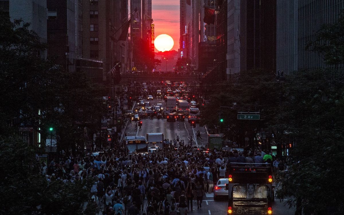 'Manhattanhenge' lights up the city; New Yorkers chase the sunset
