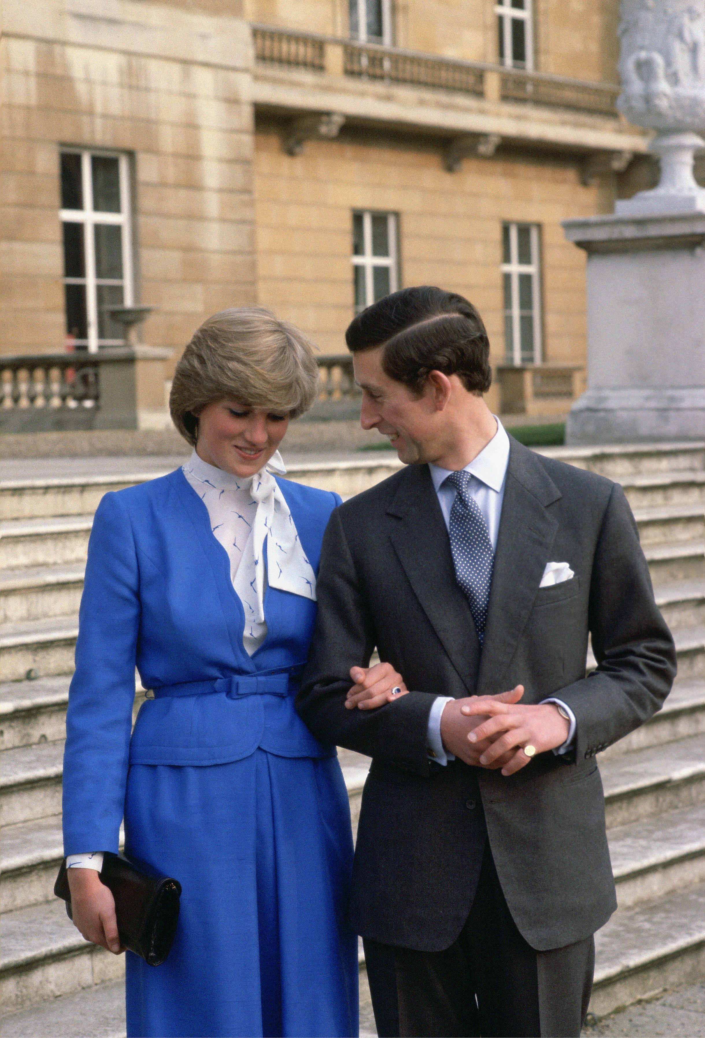 Diana and Charles' wedding cake up for auction