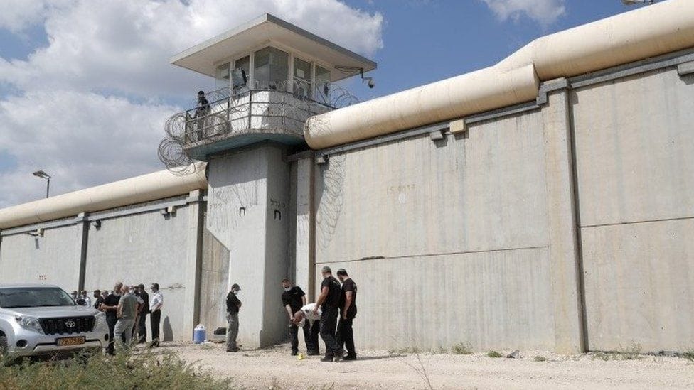 Six Palestinian prisoners escape