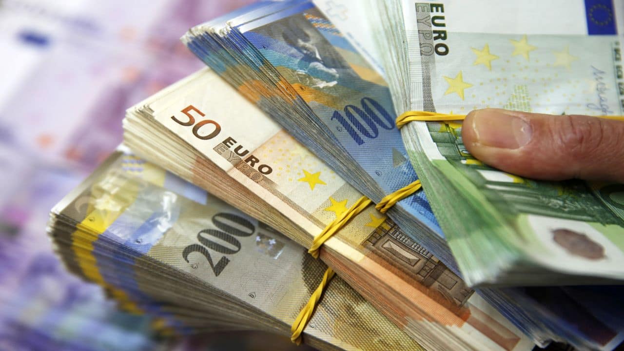 Euro hits 20-year low against the dollar after US hikes interest rate