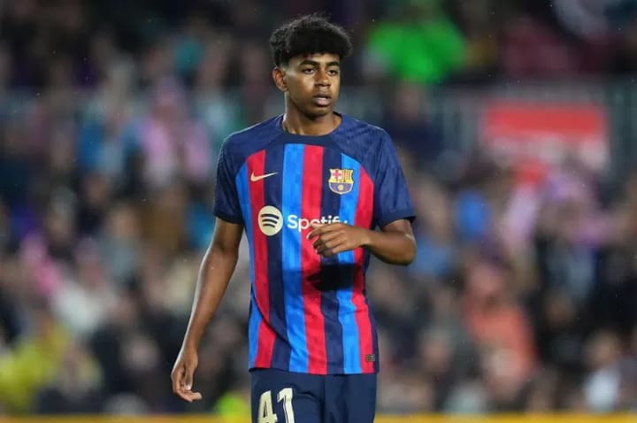 Who is 15-year-old Lamine Yamal, the youngest player to debut for Barcelona?