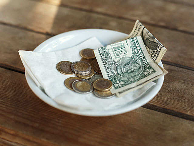 When and how much to tip: A complete guide for all situations