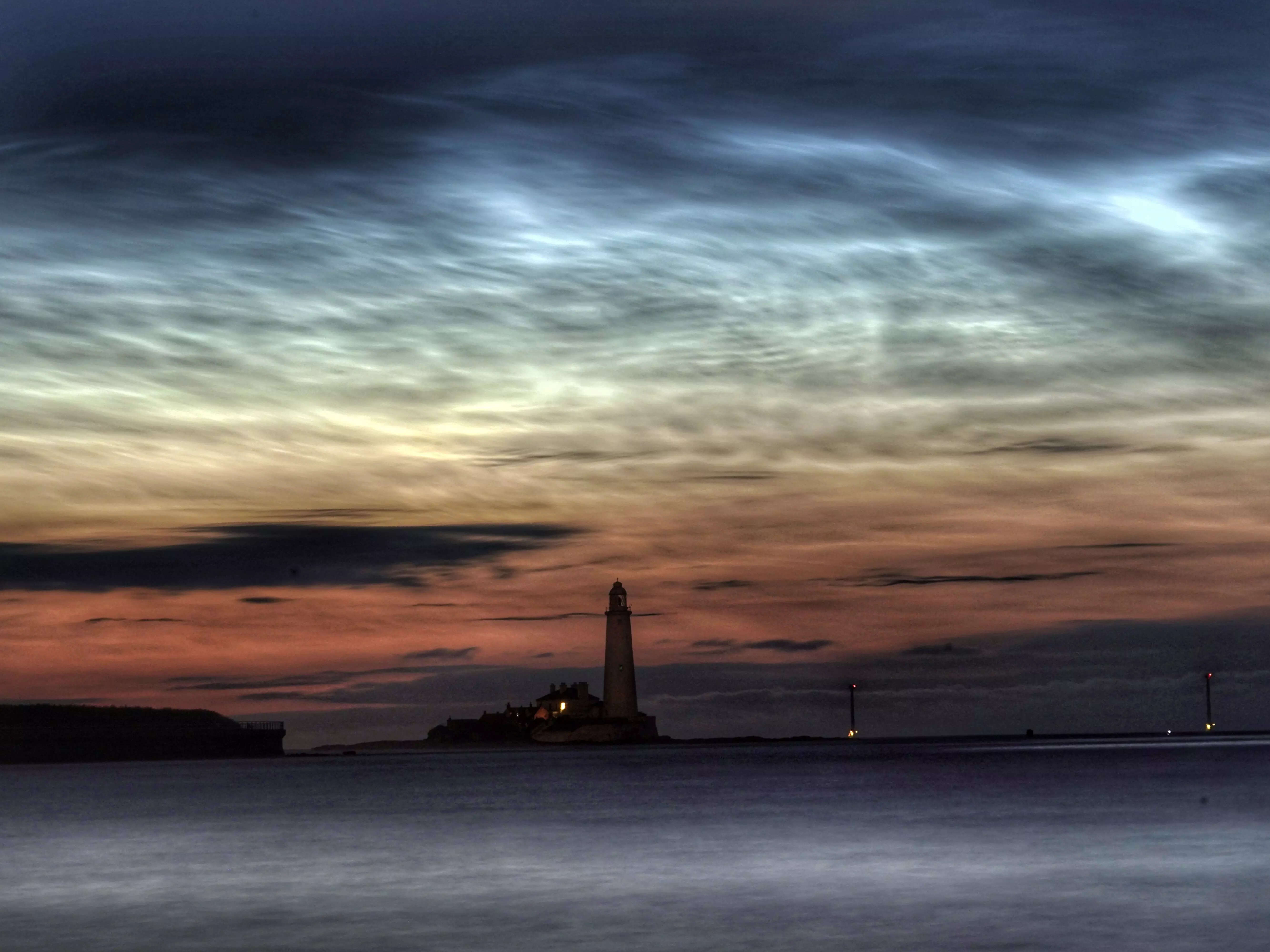 Highest, coldest, and rarest clouds on Earth are returning- How to view the strange "noctilucent clouds"