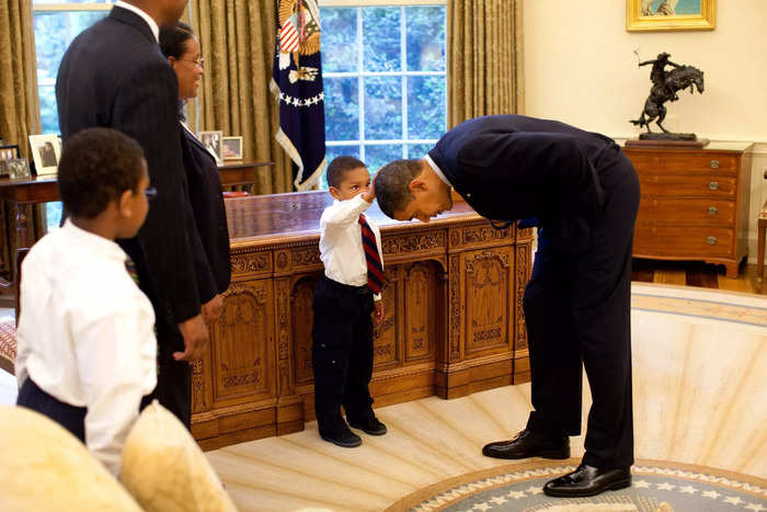 Barack Obama reunites with the boy who touched his head back in 2009