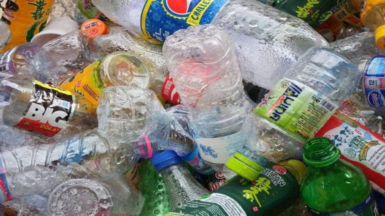 Which single-use plastics are a 'NO' from 2022?