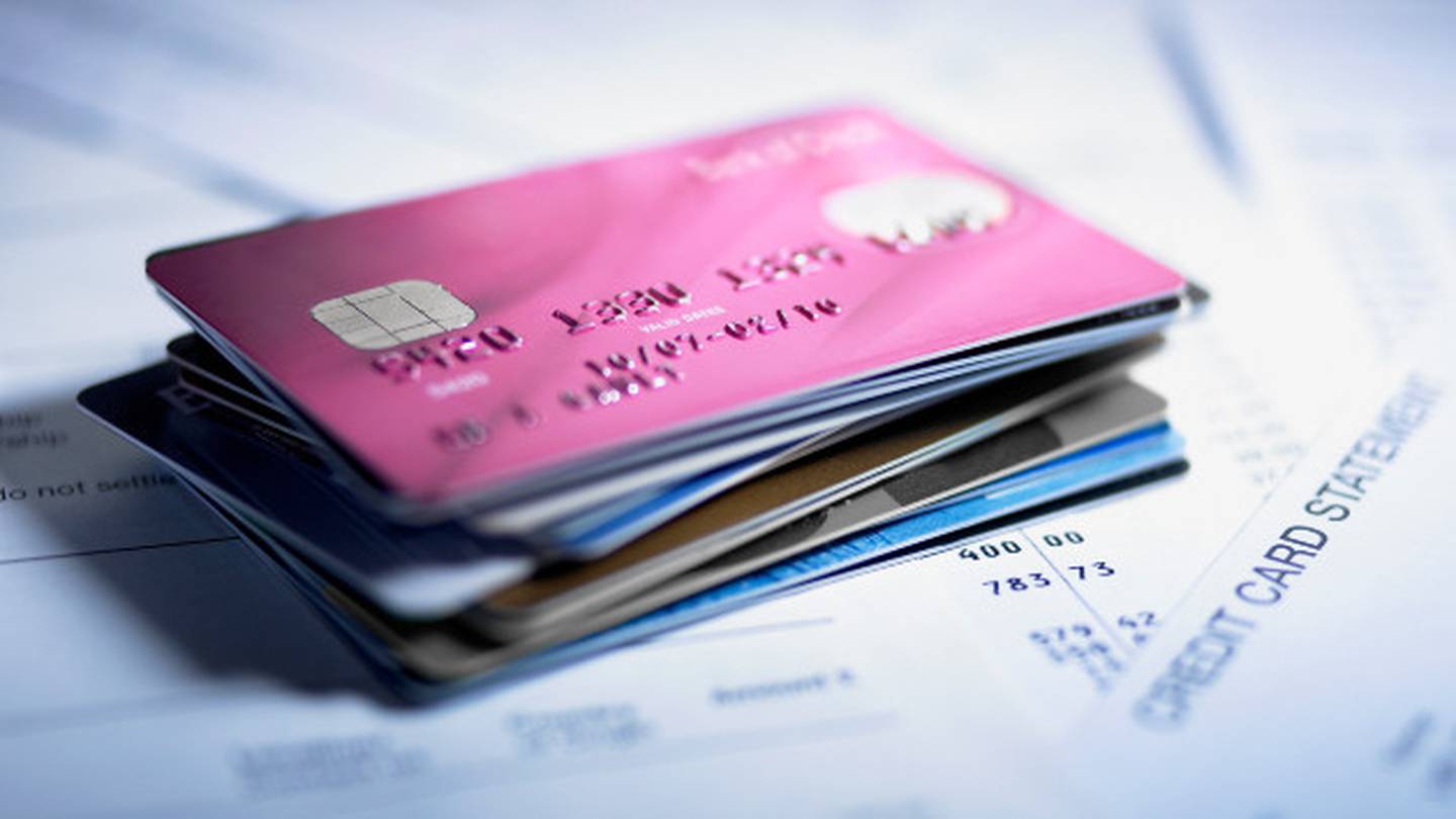 US credit card debt now totals nearly $1 trillion
