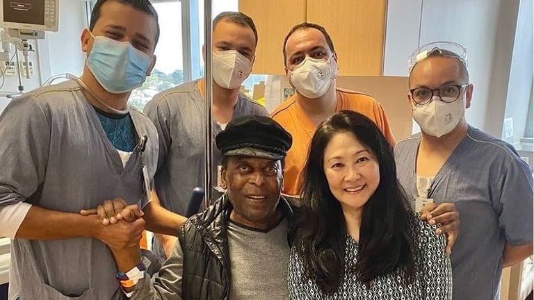 Pele discharged from hospital