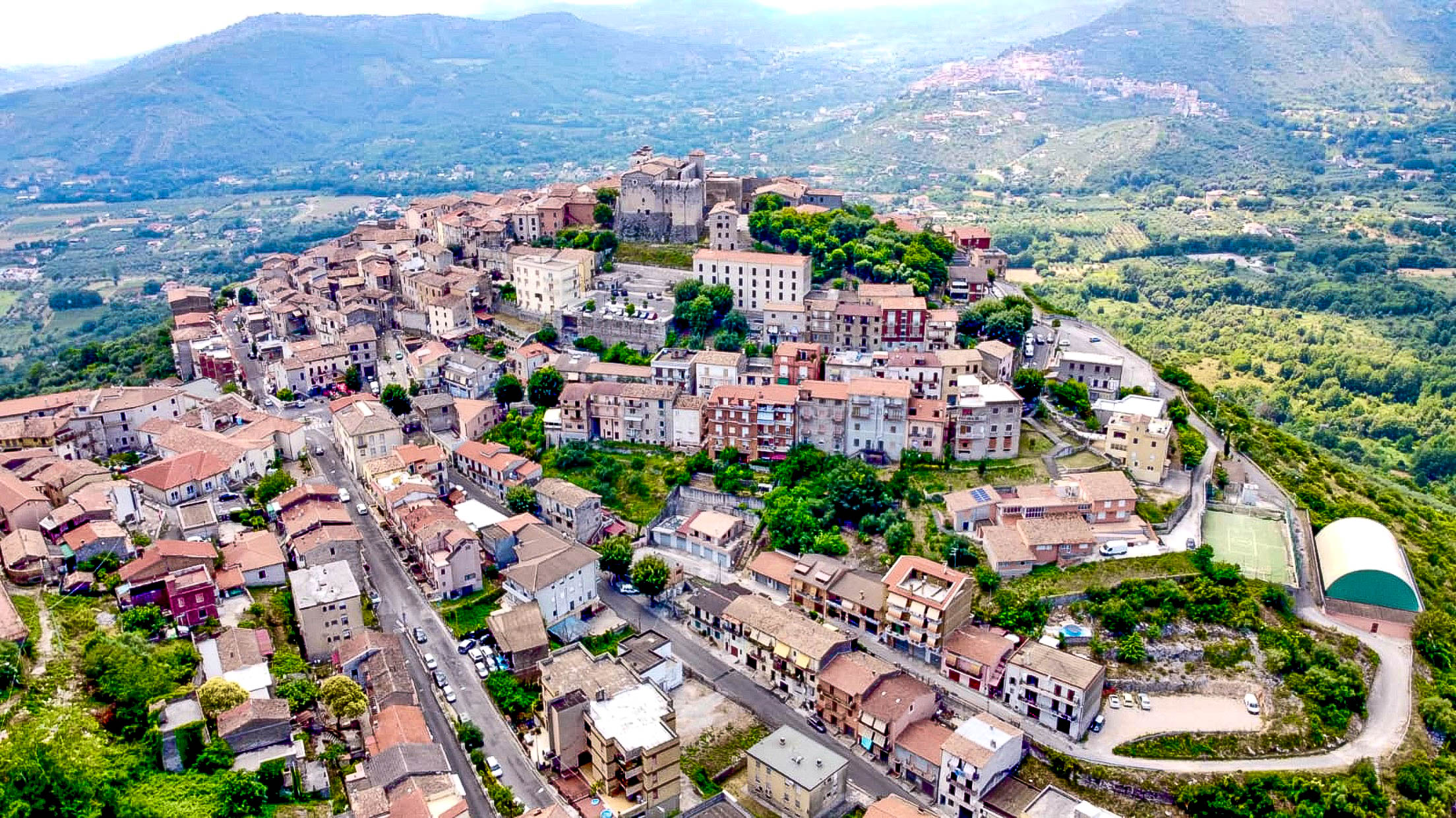 Houses for sale at €1 in this Italian village