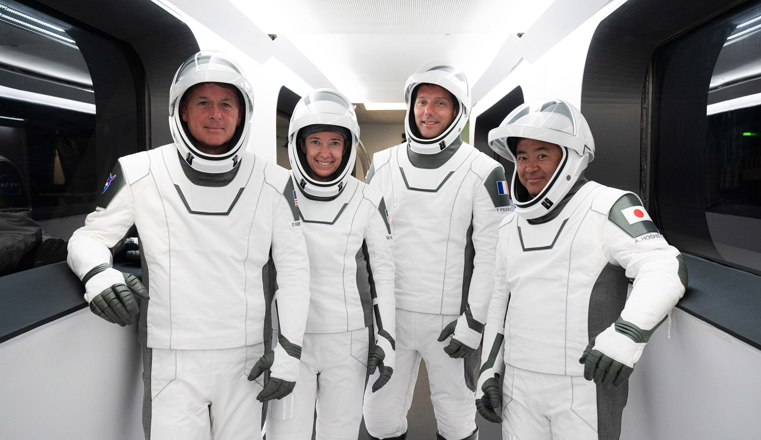 No toilet for returning SpaceX crew, stuck using diapers
