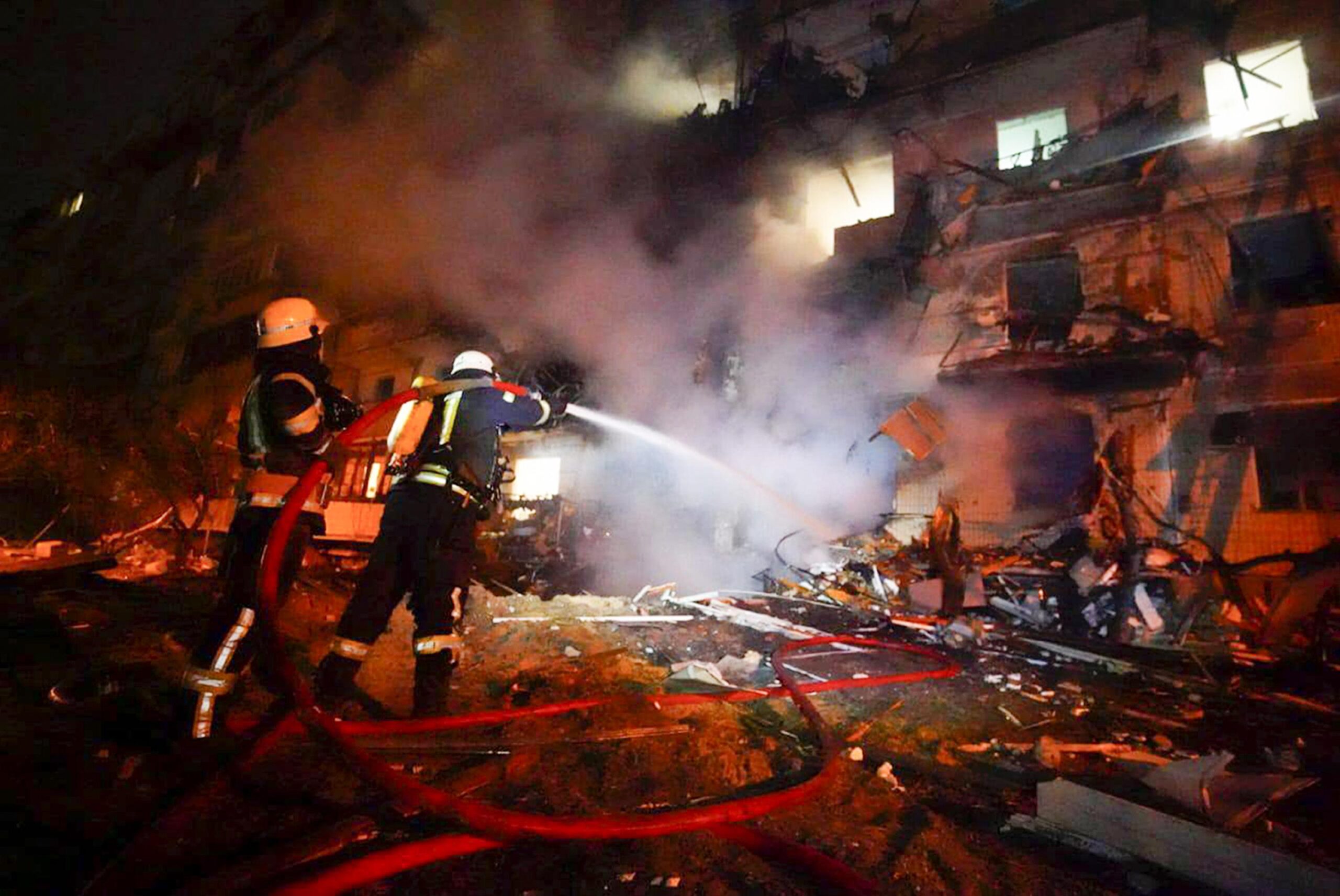 Street fighting begins in Kyiv; people urged to seek shelter