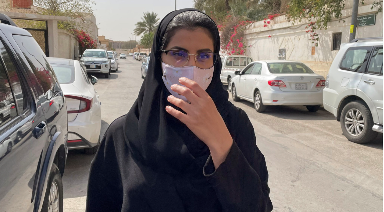 A Saudi woman's iPhone revealed hacking around the world