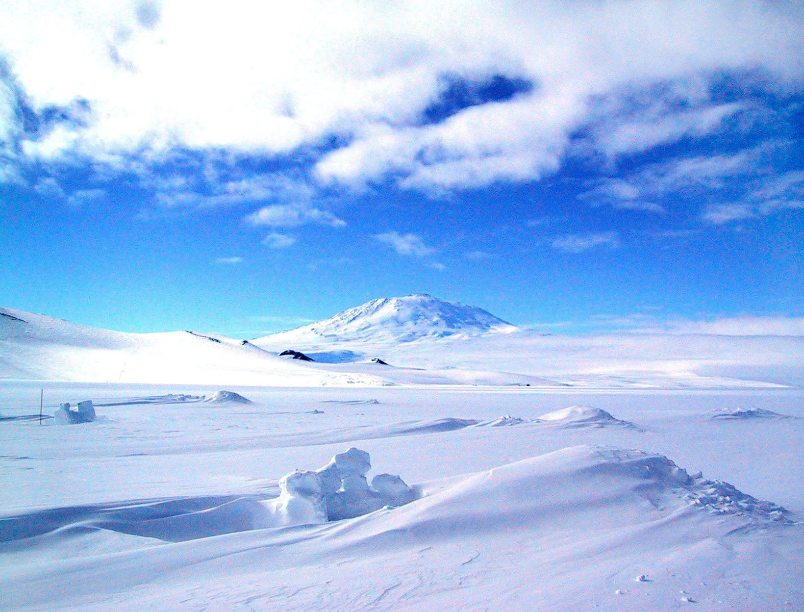 Antarctica ice sheets may have 3,00,000 undiscovered meteorites: Research