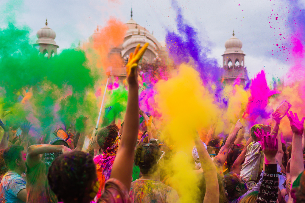 Holi 2022: Playing with colors can uplift your mental health