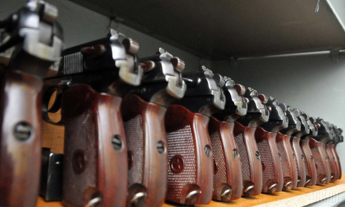 Ukrainians rush to buy rifles, shotguns as police relax rules