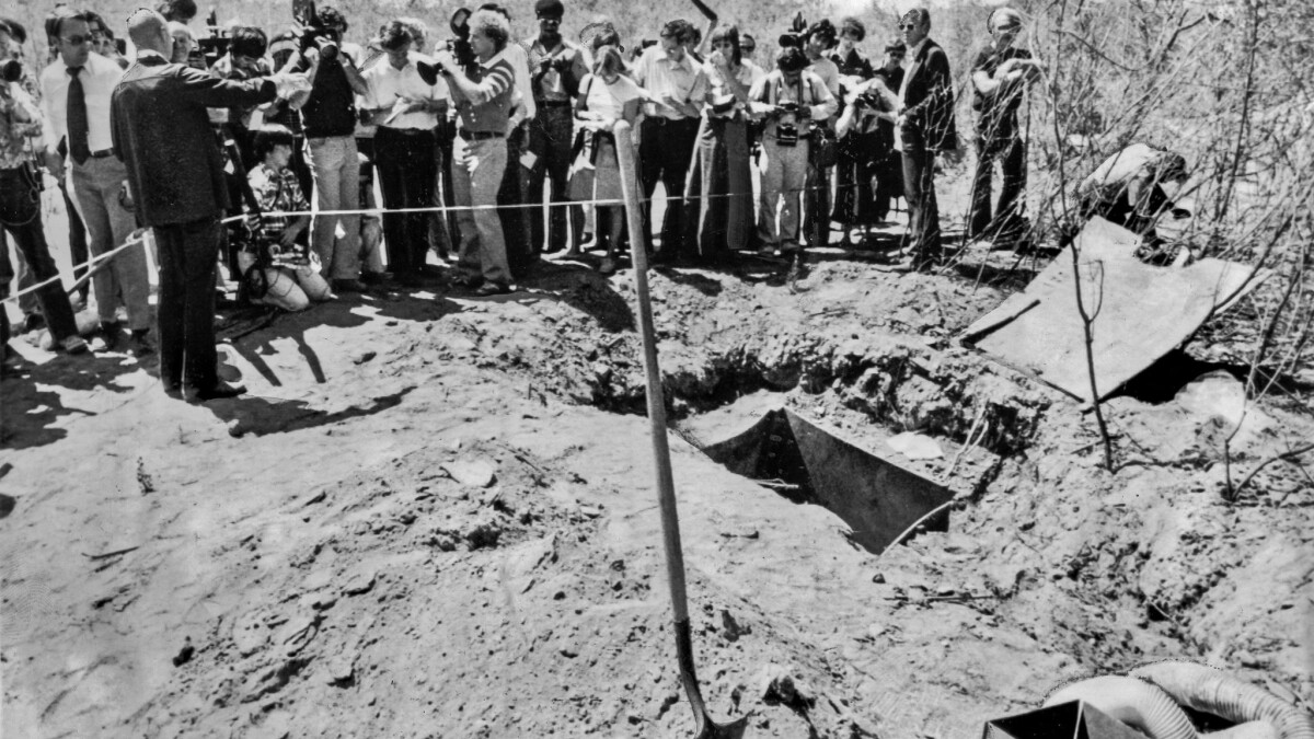 California man who kidnapped bus full of children and buried them alive is approved for parole