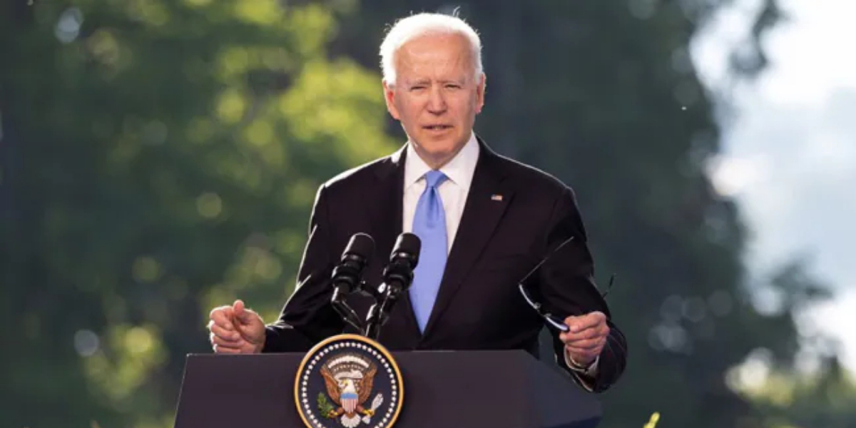 Bird apparently poops on Joe Biden during his inflation speech in Iowa
