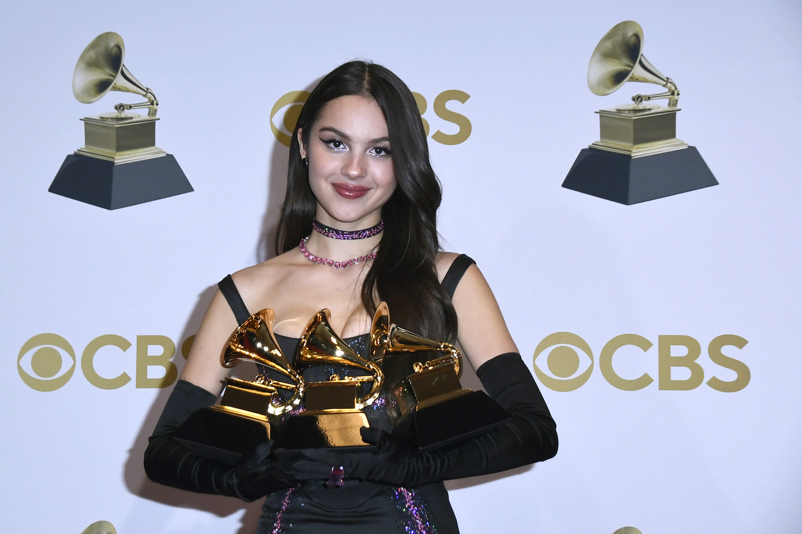Grammy 2022: Olivia Rodrigo mistakenly drops and breaks her Grammy Award