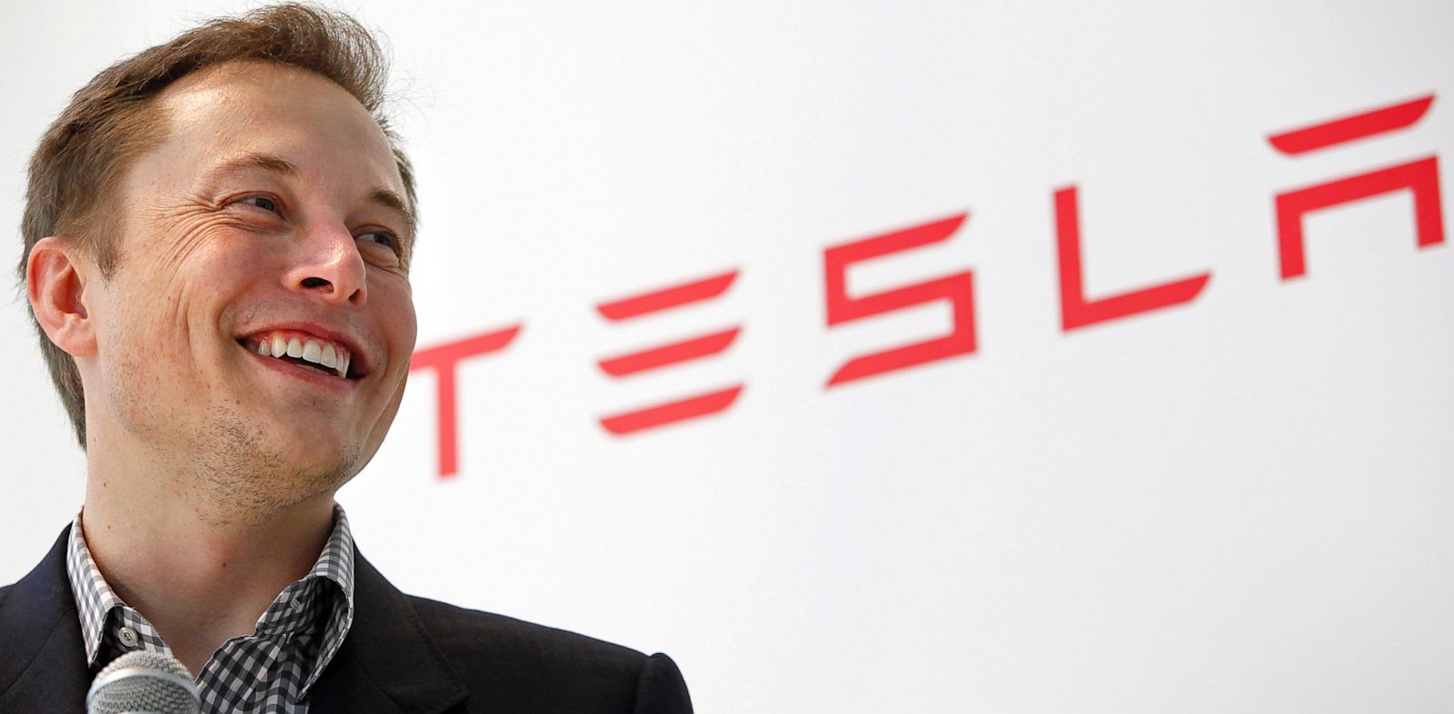 Elon Musk eyes to roll out Tesla robotaxi without steering wheel, pedals by 2024