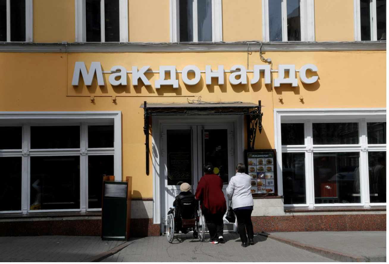 McDonald’s to sell its 850 restaurants in Russia
