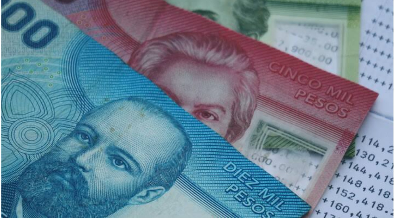 Chile: Employee accidentally gets paid 286 times his salary; resigns and disappears