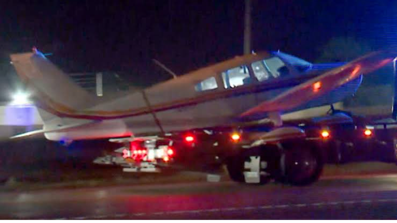 Missouri: Pilot arrested after landing a plane on the highway in Kansas City 