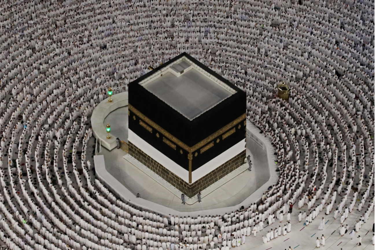 Non-Muslim journalist enters Mecca; Saudi police arrest citizen who helped him