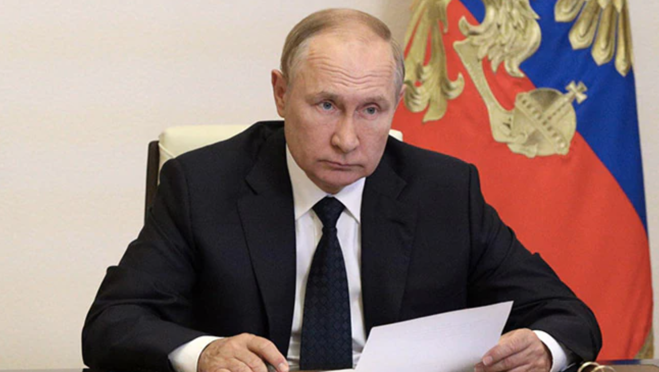 Vladimir Putin signs a decree to provide financial benefits to Ukrainians arriving in Russia