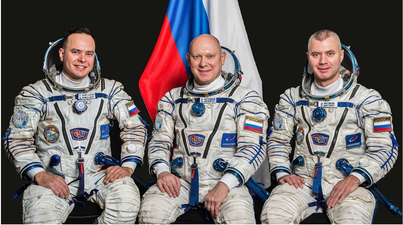 Russian cosmonauts return after 195 days in the ISS