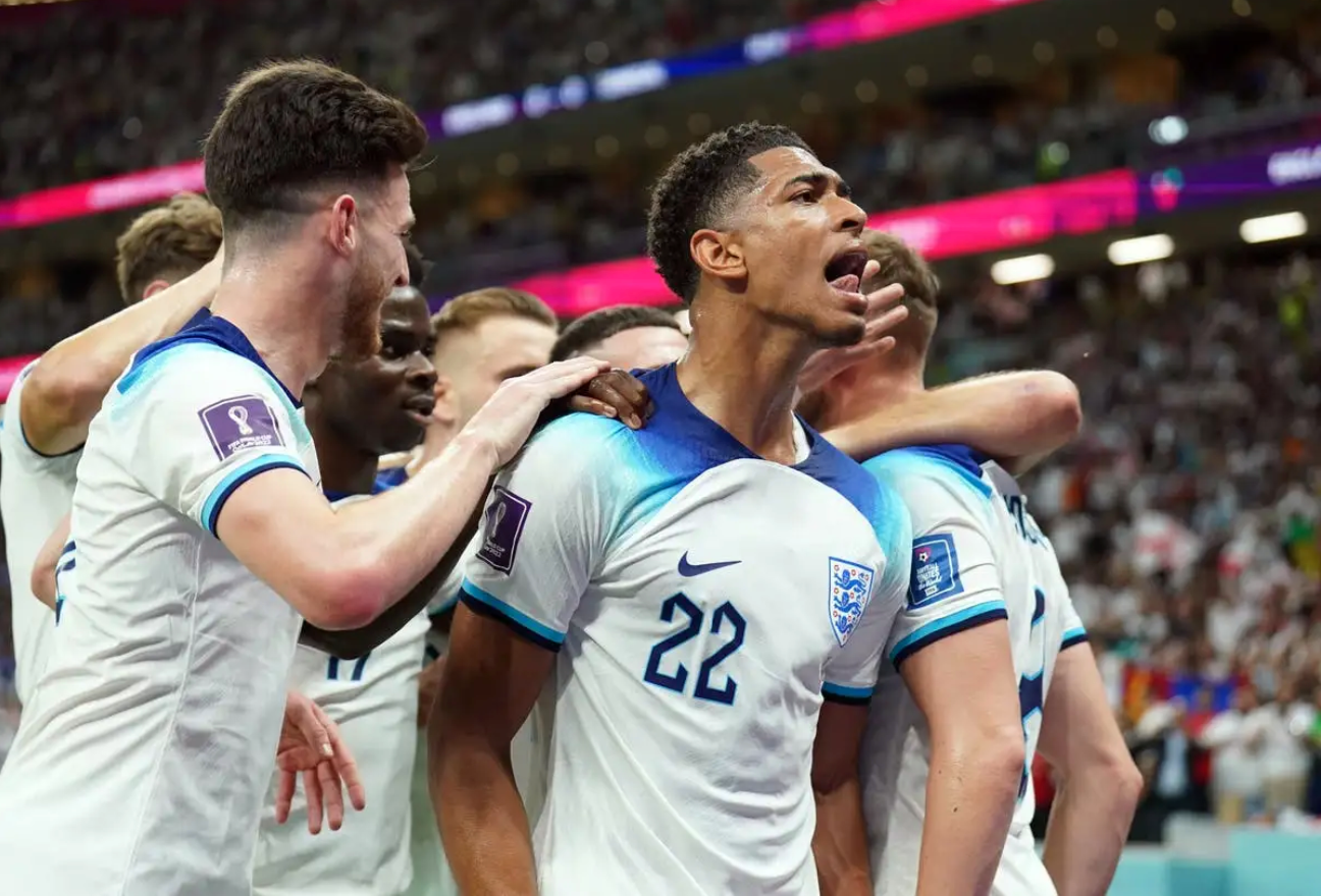 Raheem Sterling leaves England World Cup squad after armed intruders break into his house