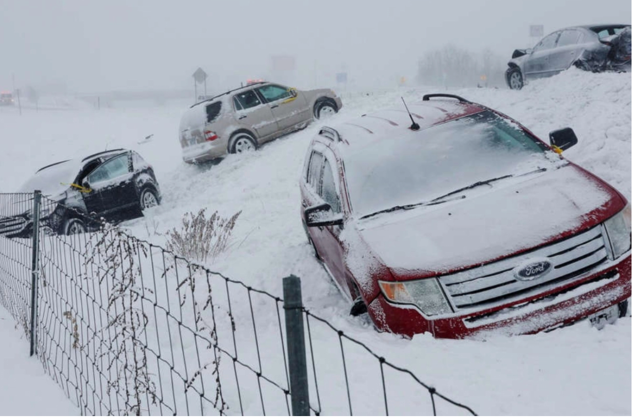 US winter storm kills 31, situation ‘like a warzone’