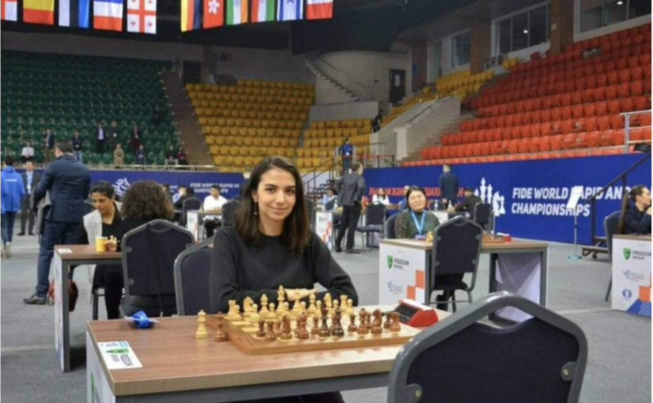 Iranian woman competes without hijab at the international chess tournament