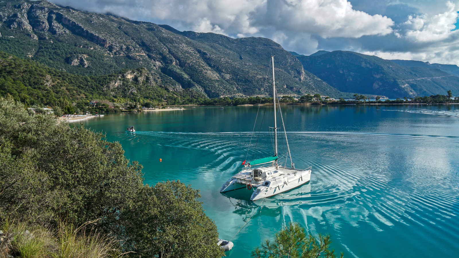 Book your next sailing vacation online with 12 Knots