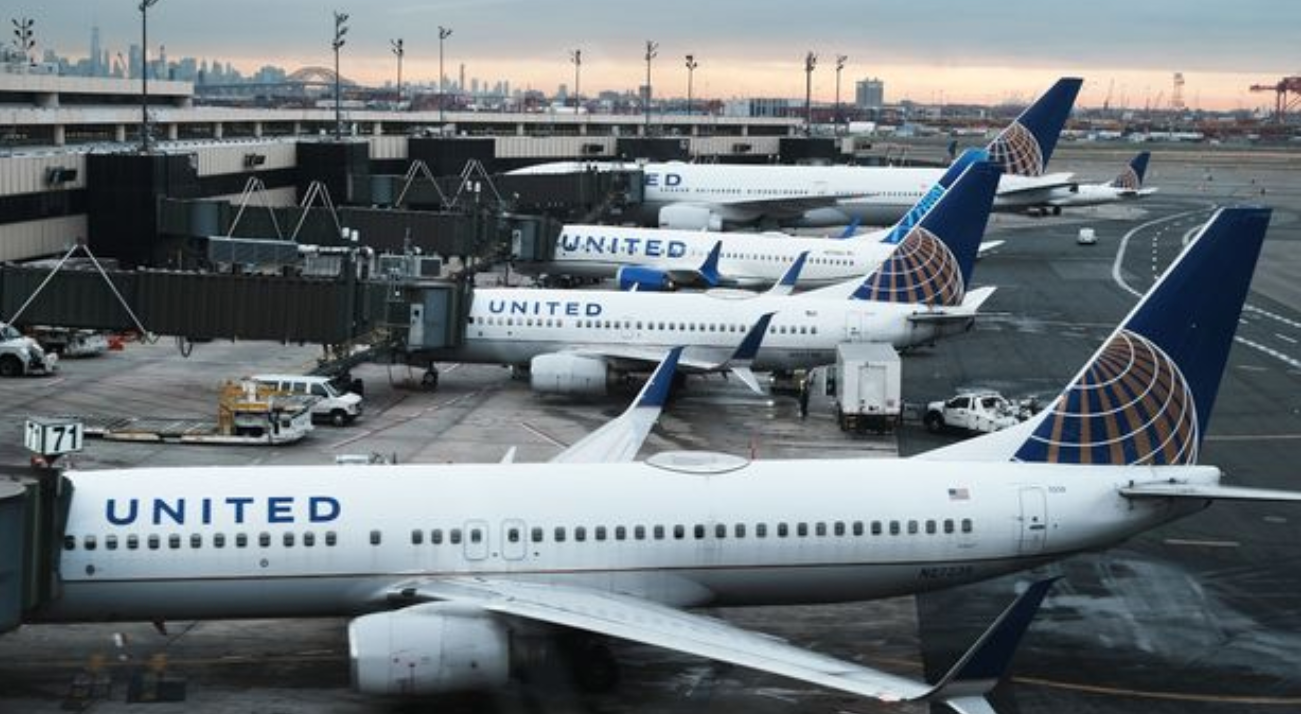 US flights grounded in massive chaos after system failure