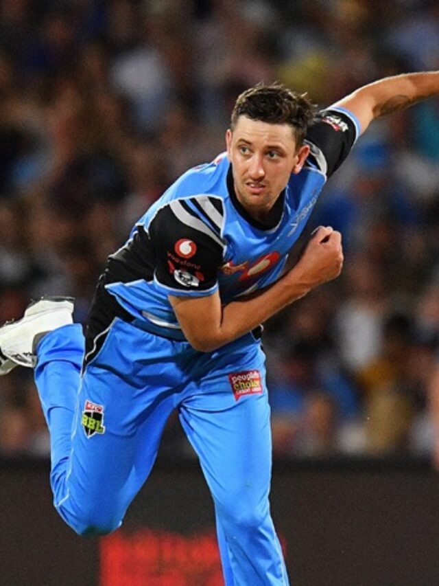 Matt Short bowling