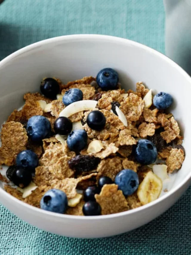 cereal_with_blueberries_and_milk-1296x728-header-732x549