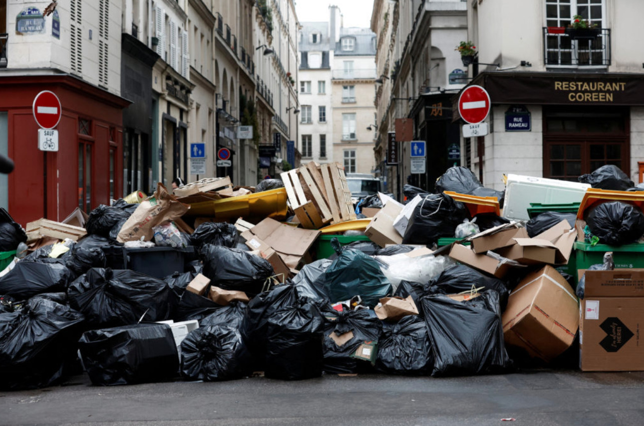 Streets of Paris pile up with garbage as a symbol of protest