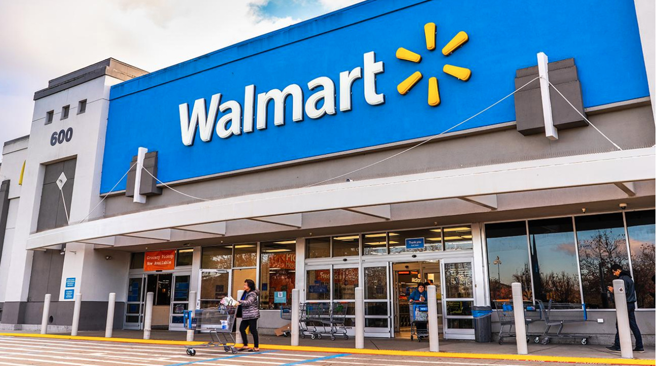 Walmart lays off hundreds of US employees