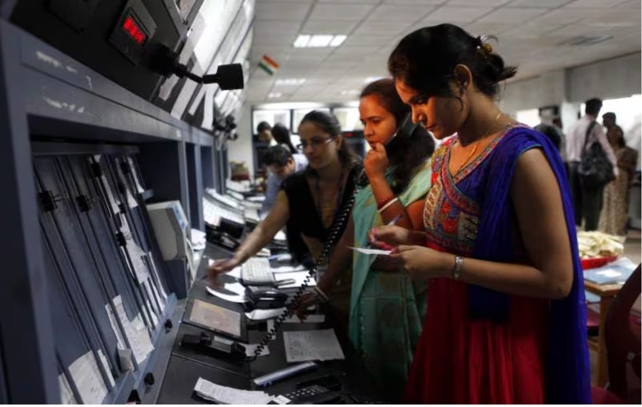 As the Indian population grows, fewer women are working