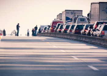 Why call a lawyer right away after a trucking accident