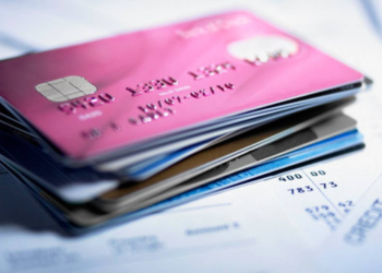 US credit card debt now totals nearly $1 trillion
