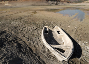 Over half of the global lakes and reservoirs are drying up
