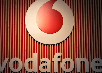 Vodafone to cut 11,000 jobs as cash flow falls