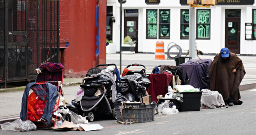 Homeless people in New York surpasses the 100,000 mark for the first ...