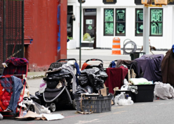 Homeless people in New York surpasses the 100,000 mark for the first time in history