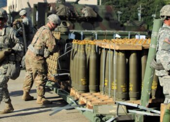 What are cluster bombs, that US is sending to Ukraine?
