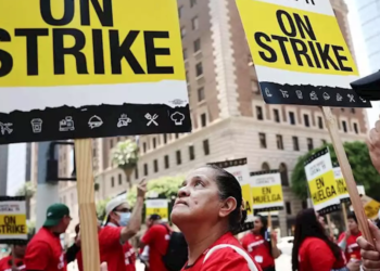 Hotel employees in LA go on strike demanding higher pay