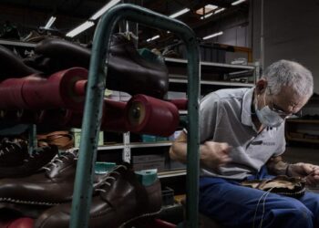 France to pay a bonus to its citizens for having their clothing fixed