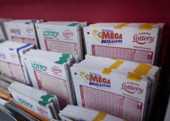 A Mega Millions ticket sold in Florida wins $1.58 billion jackpot, the third-largest in US history