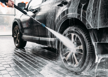 The do’s and don’ts of cleaning your car: Can you use a normal window cleaner?