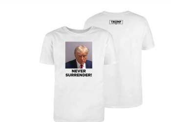 “Never Surrender”: Donald Trump’s campaign has begun selling t-shirts featuring an image of the ex-president’s mugshot